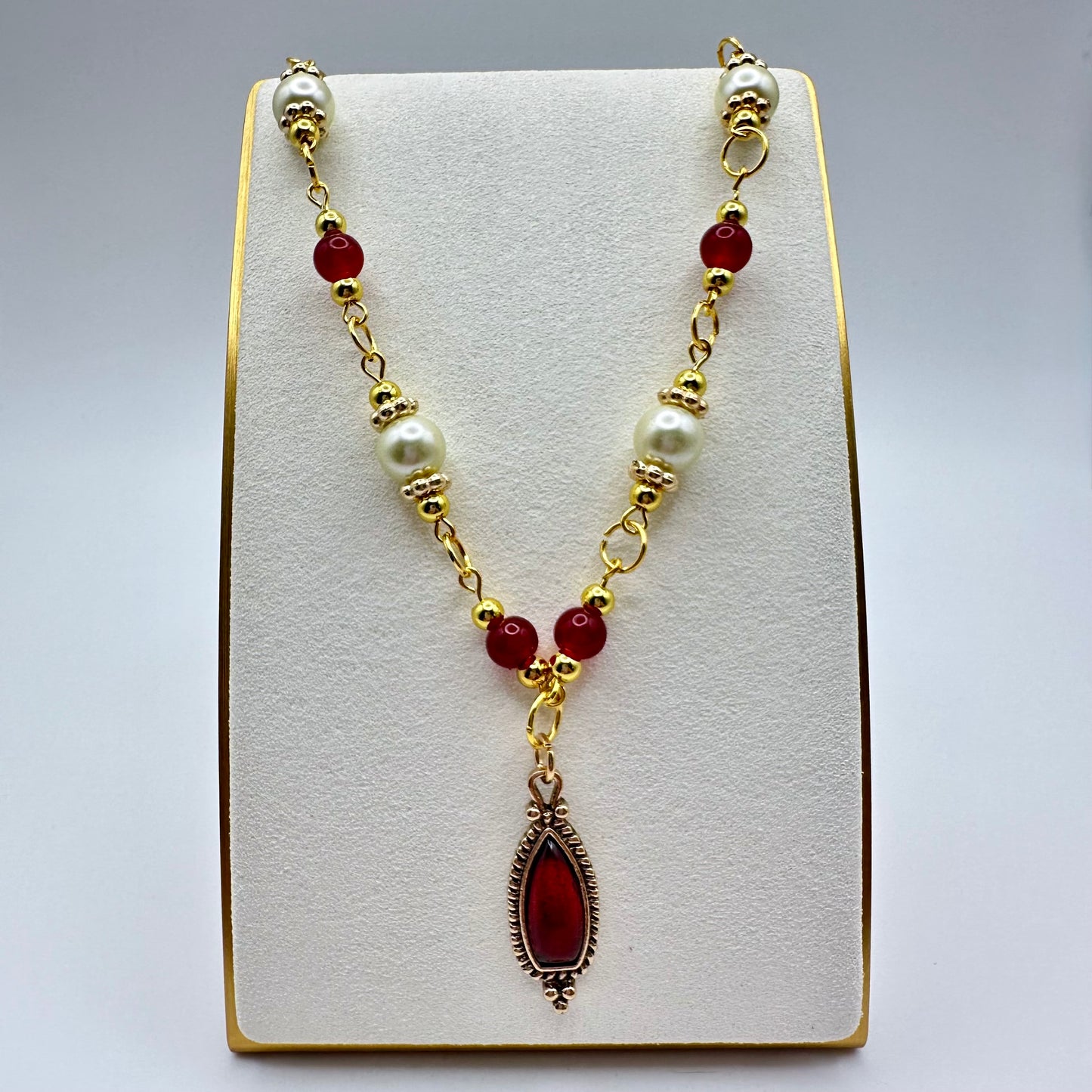 ❤️‍🔥 Crimson Charm Pearl Chain Necklace
