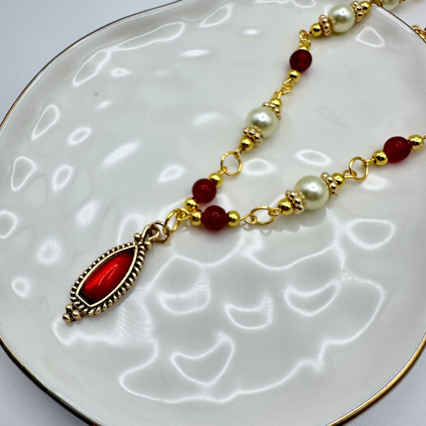 ❤️‍🔥 Crimson Charm Pearl Chain Necklace
