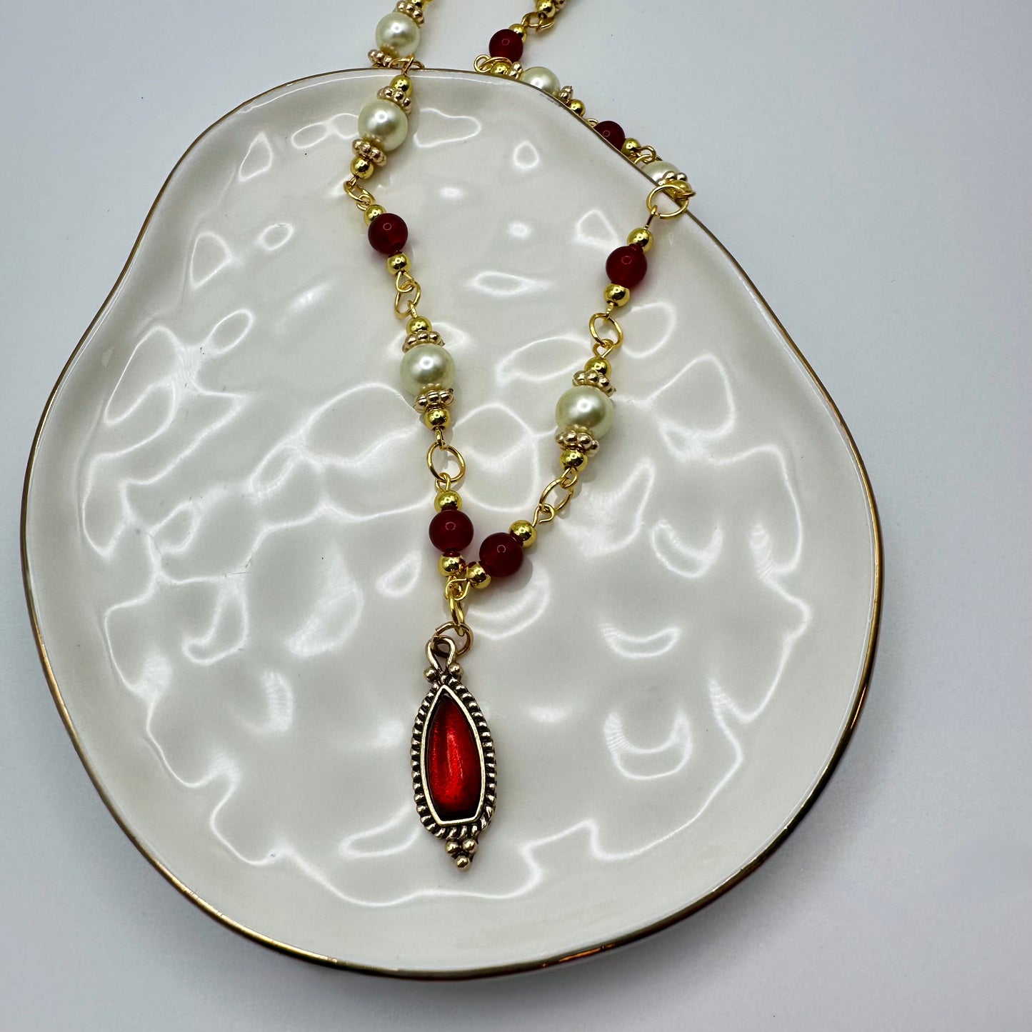 ❤️‍🔥 Crimson Charm Pearl Chain Necklace