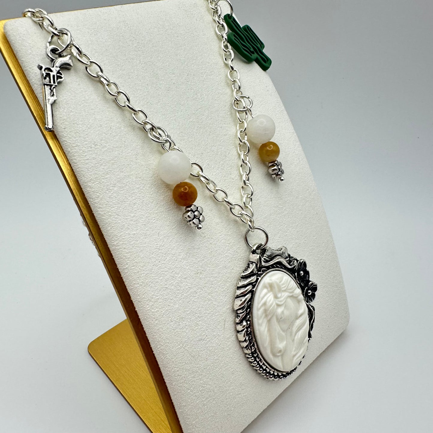 🐎 Desert Rosette Cameo Necklace