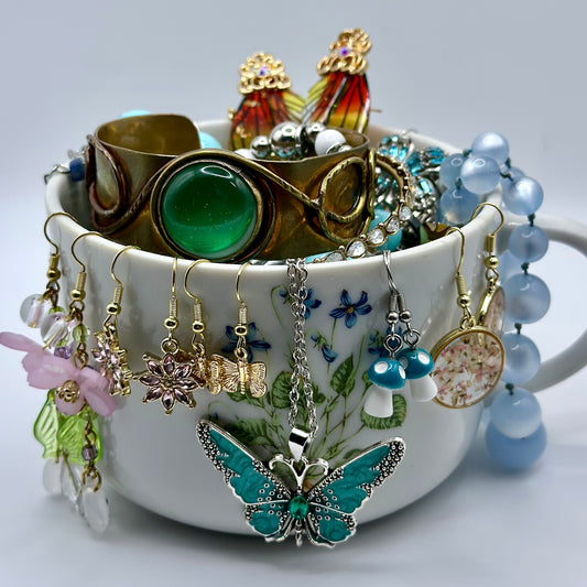 🌿 The Enchanted Cottages Collection: Meadowwing Cottage Mystery Jewelry Jar